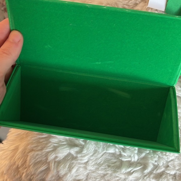 BOTTEGA Green Sunglasses NWT unboxed but will come with box too - Picture 7 of 9